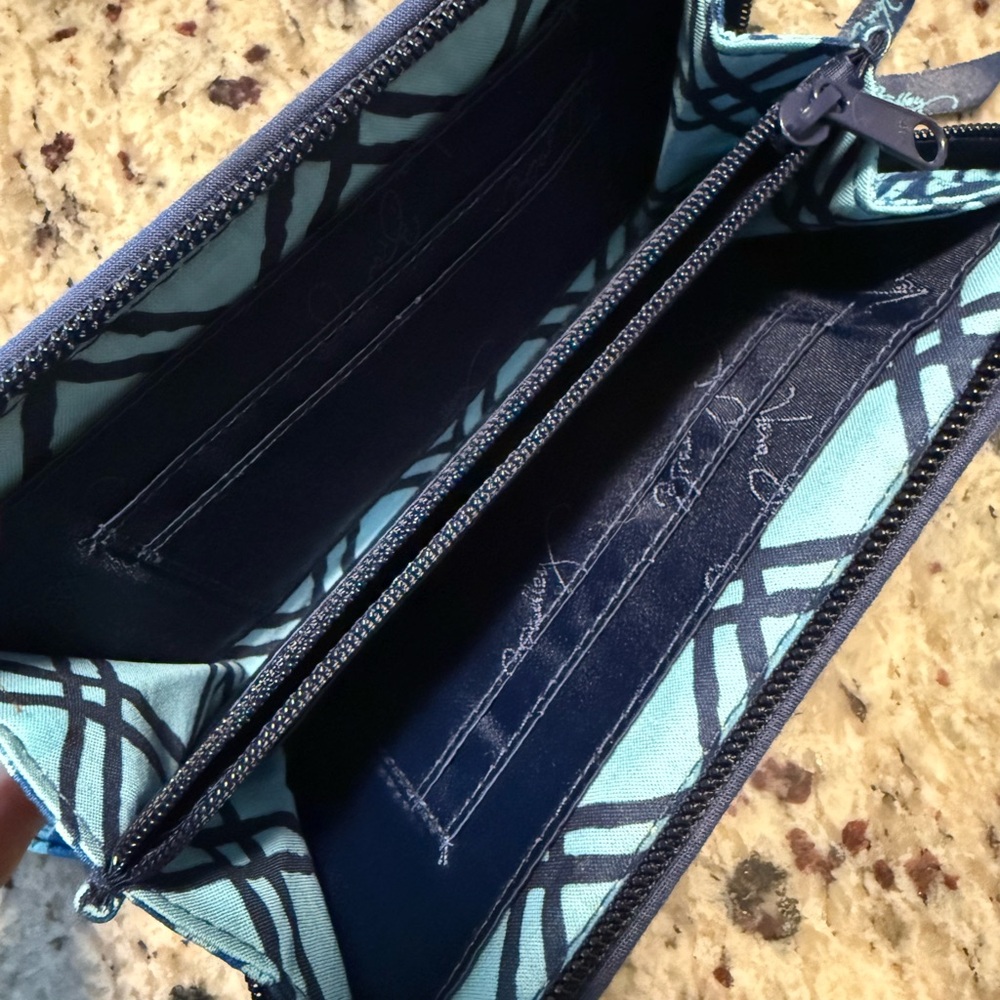 Vera Bradley Blue Geometric Quilted RFID‎ Zip Around Wristlet Wallet Clutch - Picture 2 of 5